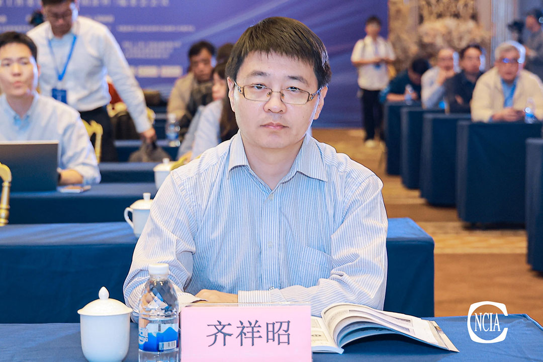 best365中国官方网站副秘书长齐祥昭主持1日上午会议