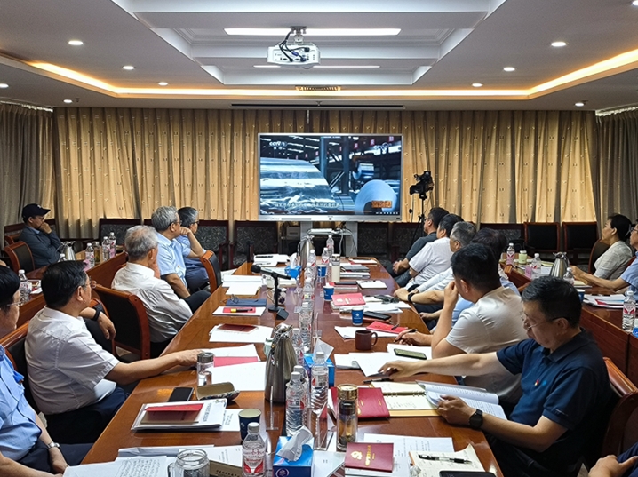 观看警示教育纪录片现场