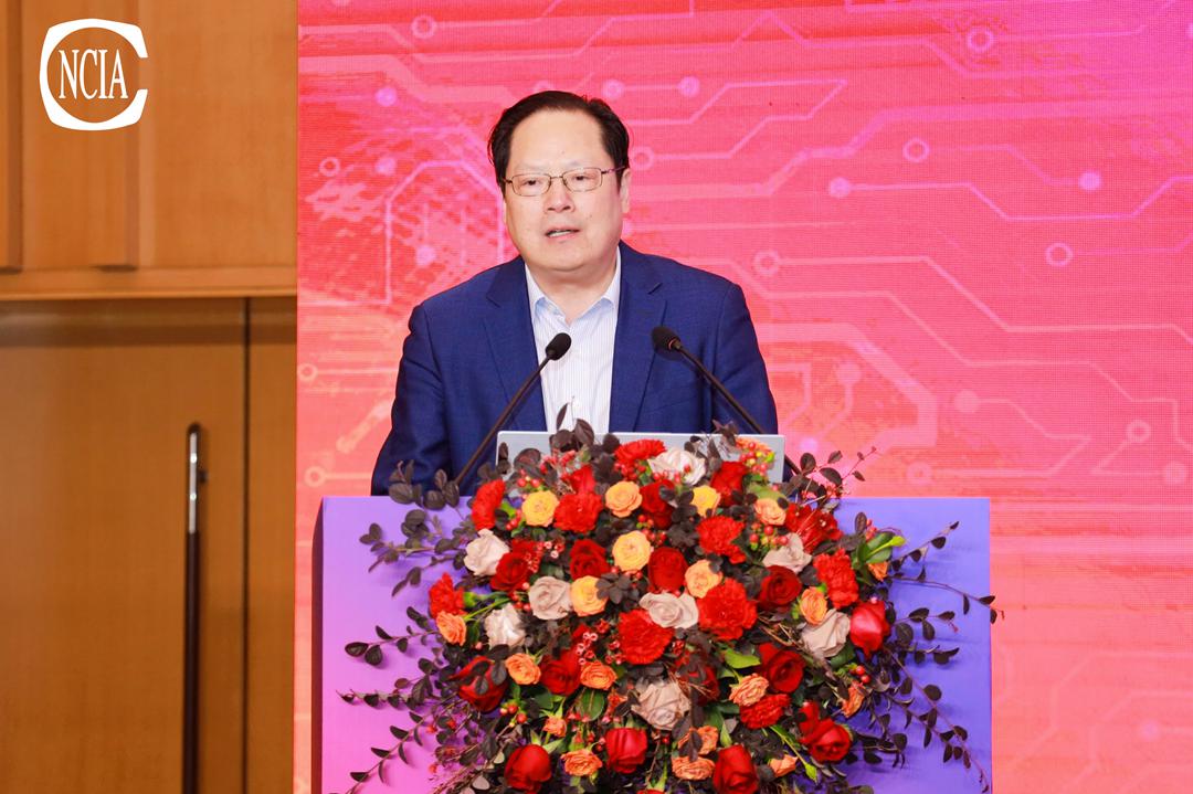 best365中国官方网站副会长、best365中国官方网站涂料装备分会理事长、南京长江涂料有限公司董事长张卫中致辞