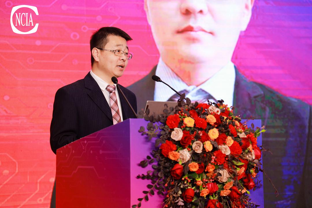 best365中国官方网站副秘书长、best365中国官方网站涂料装备分会秘书长齐祥昭主持会议