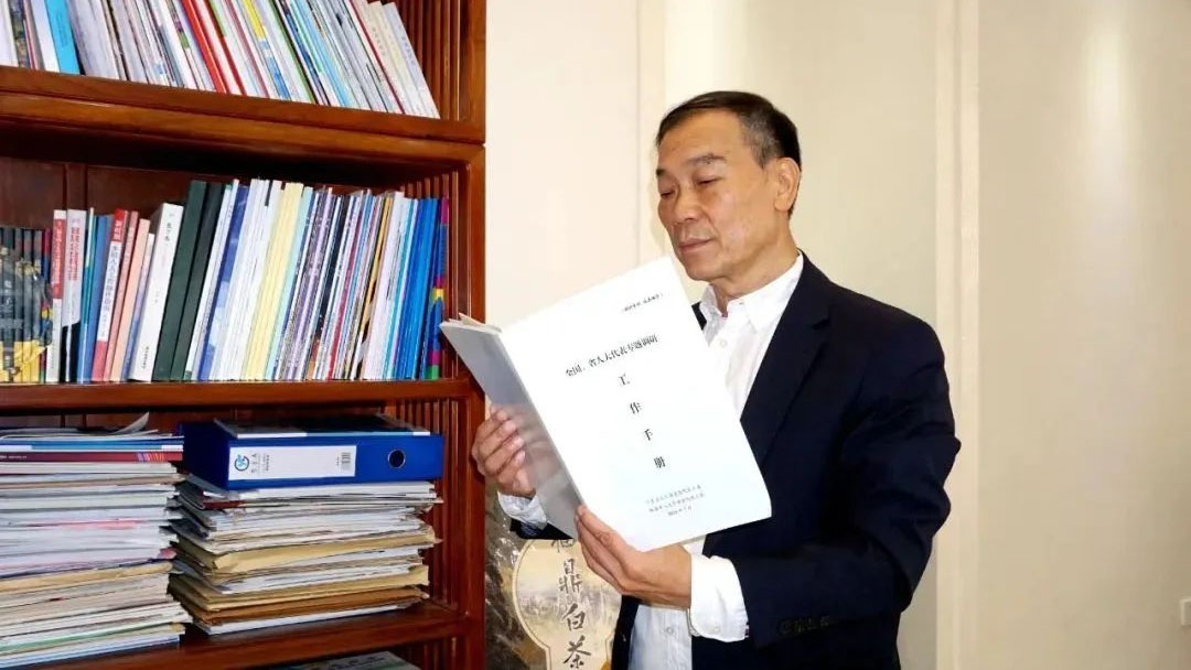 全国人大代表、best365中国官方网站副会长、广东千色花新材料有限公司董事长黄达昌参加十四届全国人大三次会议