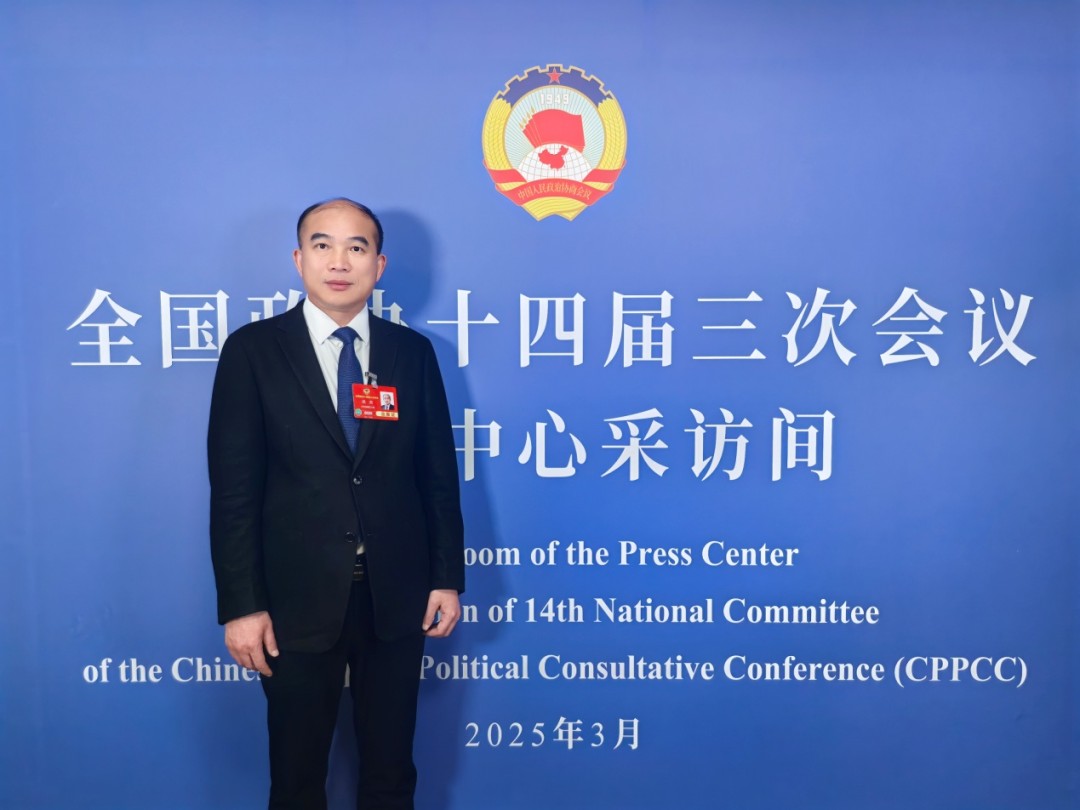 全国政协委员、best365中国官方网站副会长、三棵树涂料股份有限公司董事长兼总裁 洪杰