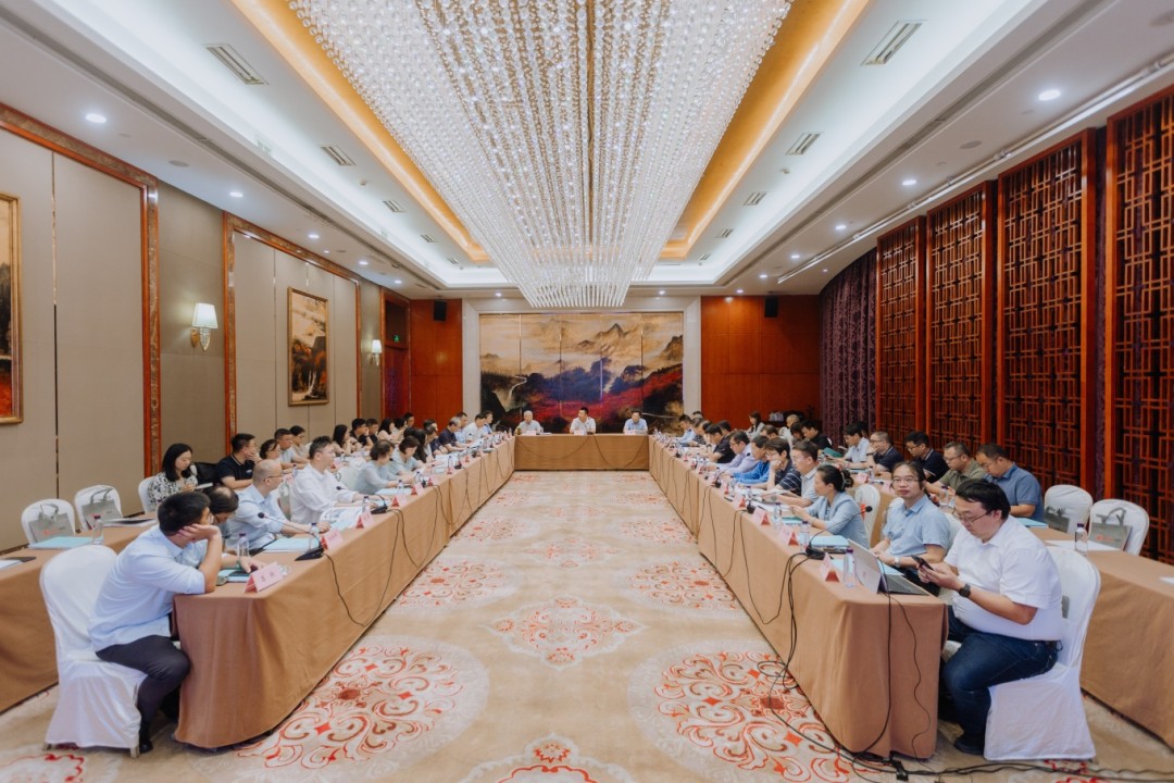 8月12日,2025年best365中国官方网站标准化工作委员会和政策法规工作委员会工作会议在安徽合肥成功召开,两委会委员共50余人出席了会议。